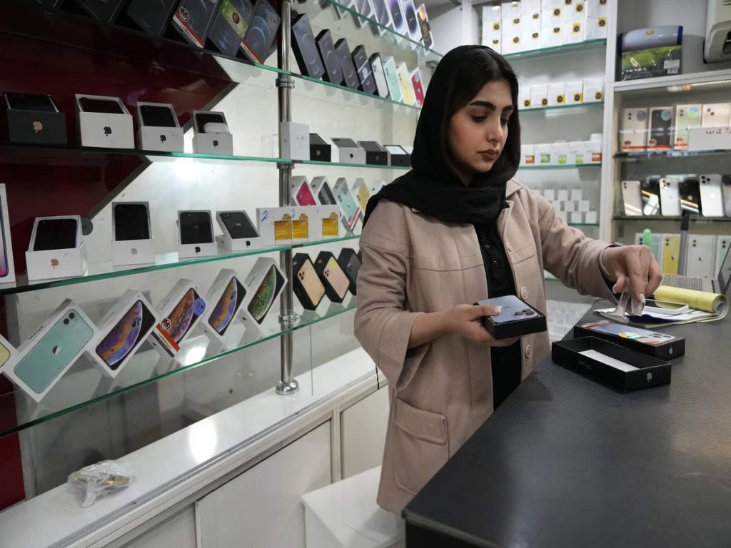 Iran iPhone import ban